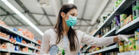 Women with mask in store 5x2