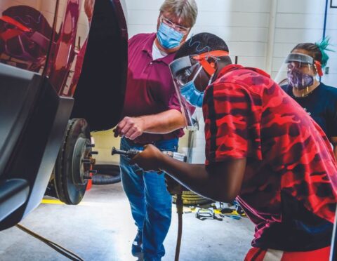 Detroiter_Robinson feature_auto_students