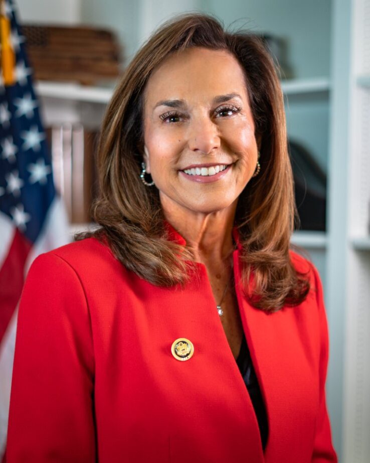 Lisa McClain headshot