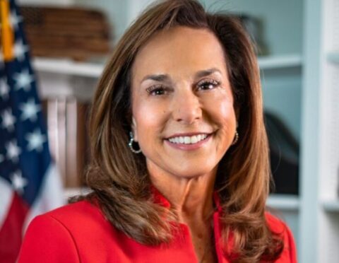 Lisa McClain headshot