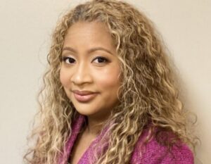 Wendy Holmes headshot